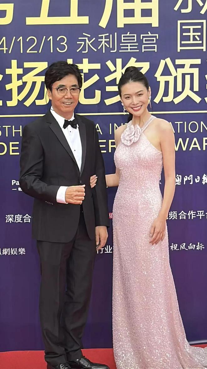 璨林峰拿最佳男主曾志伟获终身成就奖！米乐体育app网站澳门电影节星光璀
